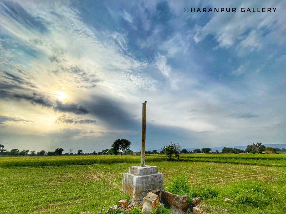 zubair_zarif's tweet photo. Beautiful weather in Haranpur.
Wednesday, 29 March 2023 at 16:23.
©Haranpur Gallery/FB.com
.
#Weather #Haranpur #haranpurgallery #cloudy #Sky #green #fields #wheat #wheatfield #trees #village #villagelife #punjab #punjabpakistan #pakistan #greenfeilds #rainyweather #rain #dera https://t.co/Jmj0by8A8N