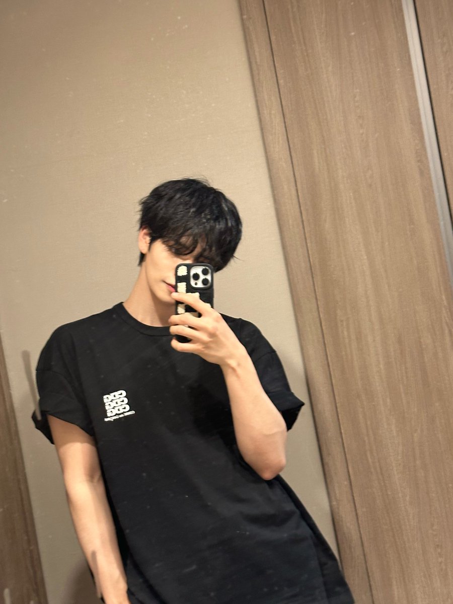 FranceSerim's tweet photo. 🫧 UPDATE •27.03.22

#SERIM a publié deux nouvelles photos sur bbl

#CRAVITY #크래비티 #세림 #LUVITY https://t.co/lrmm8fyES0