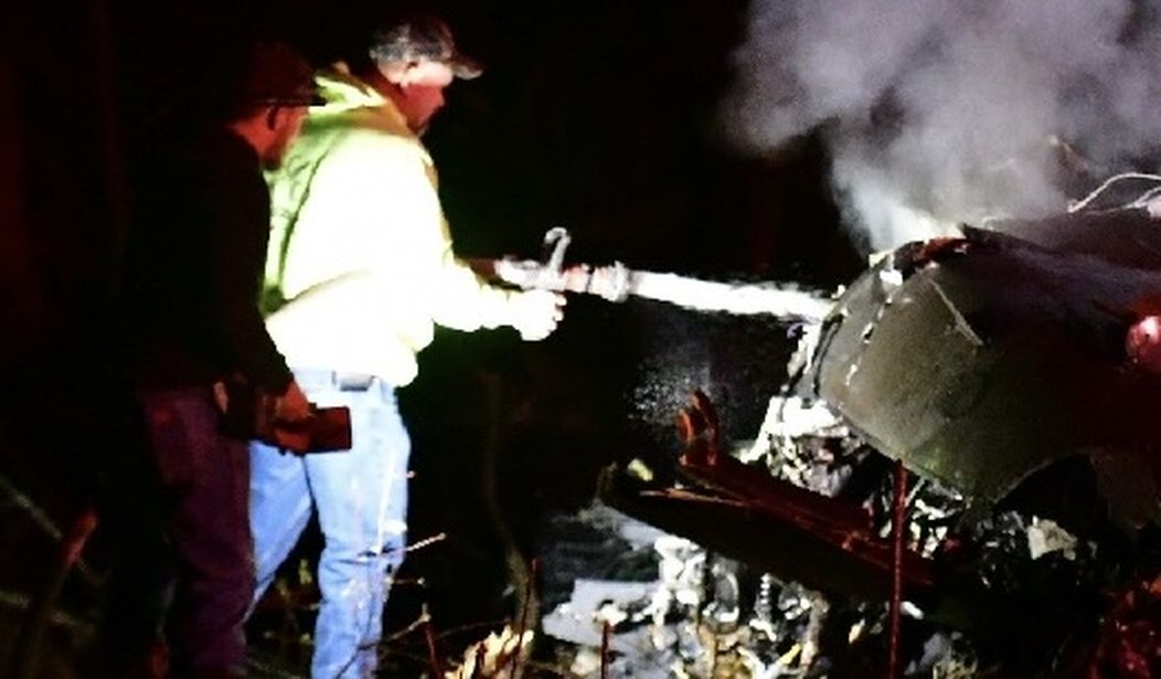 Chomblr's tweet photo. https://t.co/A4CglgwUOL BREAKING: Two US Army Blackhawk Helicopters Crash Near Fort Campbell, Kentucky https://t.co/A4CglgwUOL https://t.co/DFJuzfcd0q