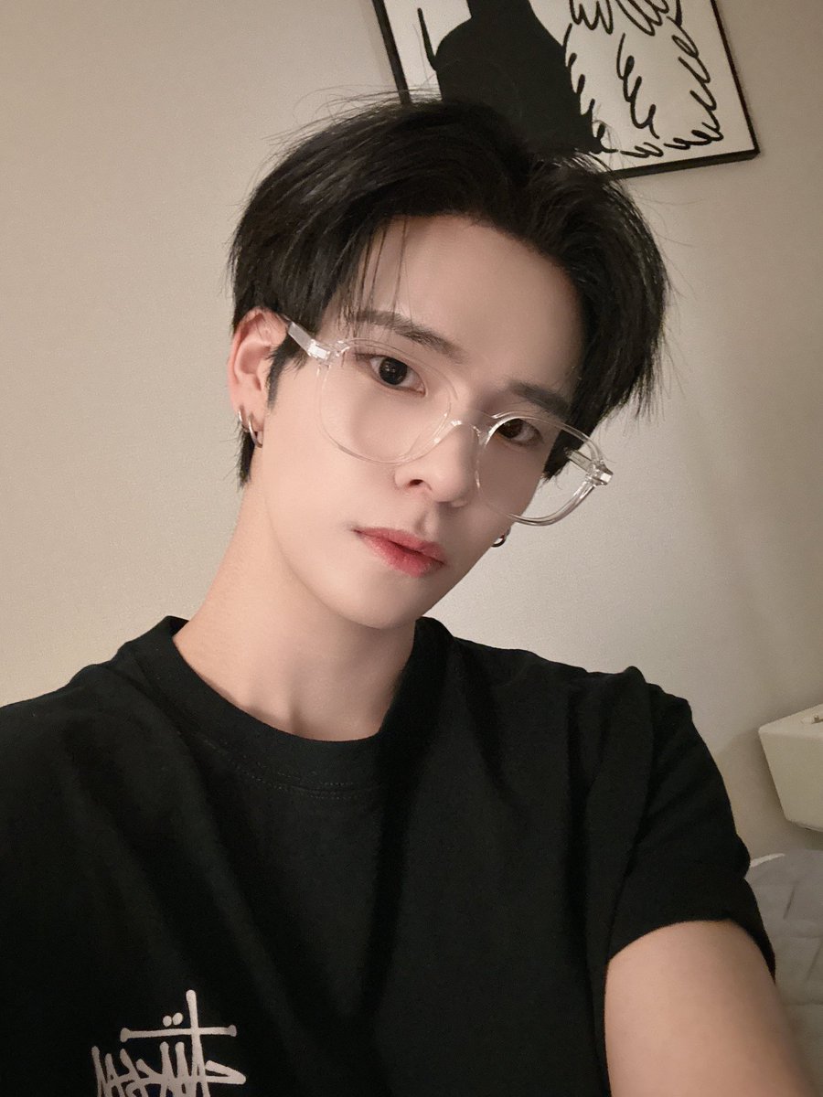 FranceSerim's tweet photo. 🫧 UPDATE•30.03.22

💭🐺 comment s'est passé vôtre journée ?
💭🐺Vous voulez d'autres selcas ?
💭🐺[📸]
💭🐺Regardez mes photos, en espérant qu'elles vous donnent beaucoup de force~

#CRAVITY #크래비티 #세림 #LUVITY #SERIM https://t.co/08NBGfRo9I