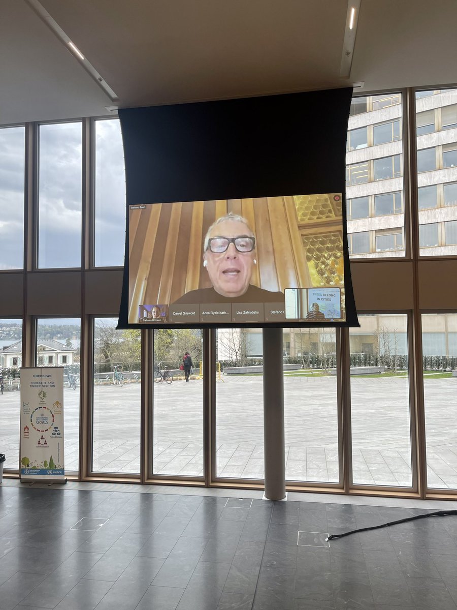 UNECEForests's tweet photo. “Vertical forests are buildings designed to home not only people, but also #plants and #animals”🏡🌲🌳
In his keynote speech at the #RFSD side event on green cities, @stefanoboeri from @boeriarchitetti highlights #verticalforests as a key strategy to multiply trees in cities https://t.co/j6gAERwKfG