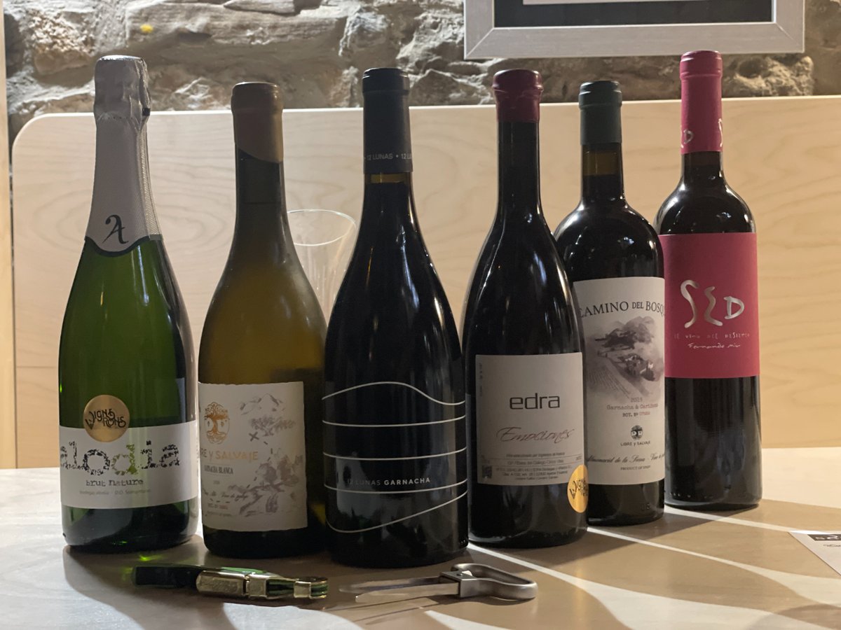 vigneronshuesca's tweet photo. Jornada de Formación con el Restaurante La Capilleta de Plan
Ayer se realizó la formación Vignerons de Huesca 2023 en la sala de catas de La Corona de L'Ainsa con el Restaurante Vignerons de La Capilleta de Plan. https://t.co/sZ6HnbQLDp