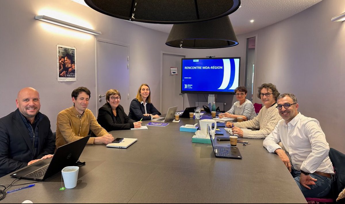 🔵 Accompagner les jeunes à devenir acteurs de leur santé et  bien être:  
l’ambition 4 du Plan Santé 2022-2028 de la Région
🔹 c’est accompagner les 5 MDA à hauteur de 200 000 euros par an.
<a href="/paysdelaloire/">Pays de la Loire</a>  
<a href="/AimerAgirPDL/">Aimer et Agir pour les Pays de la Loire</a> 
<a href="/C_MORANCAIS/">Christelle MORANÇAIS</a>