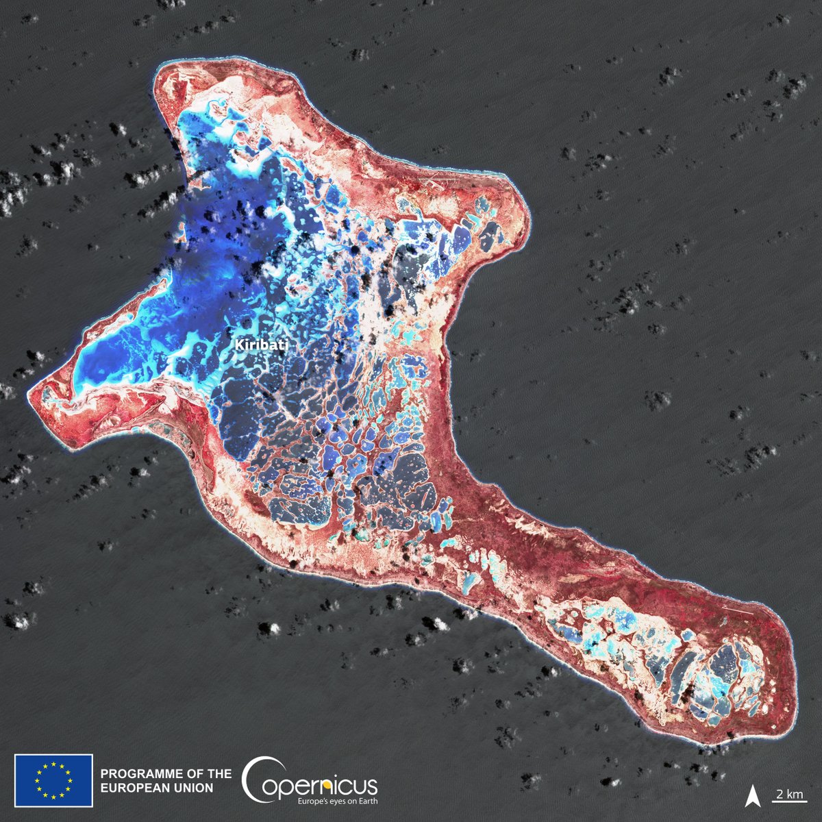 CopernicusEU's tweet image. #Kiribati 🇰🇮 is an archipelago located in the Pacific Ocean

It could be the first country in danger of disappearing as a consequence of rising sea levels caused by #ClimateChange

⬇️#Copernicus #Sentinel2🇪🇺🛰️ image of the Kiritimati island (a.k.a. Christmas Island) from 23 March