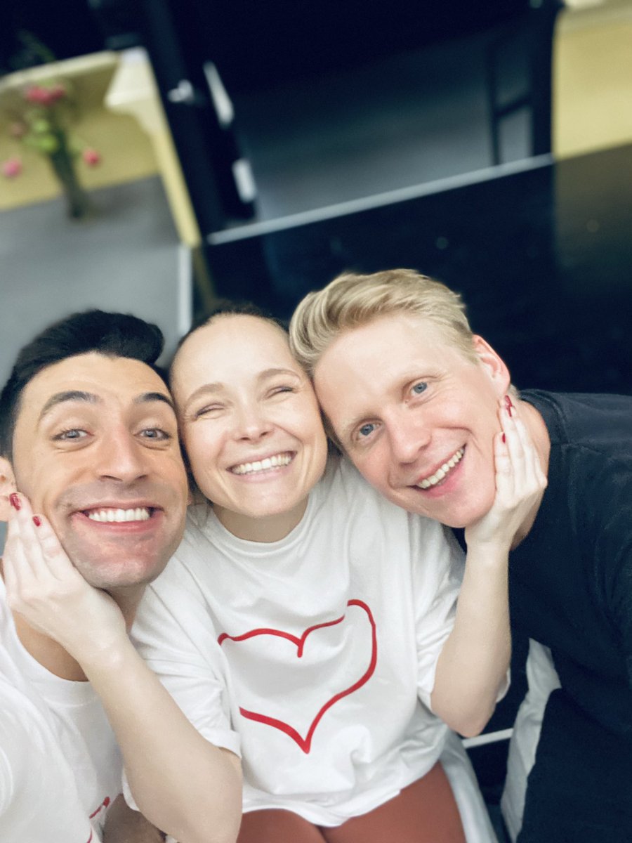 dimitarstefani2's tweet photo. Trio Week 🥹🥹
Der Tanz- Walzer,  die Vorbereitung - Dreifach  schwieriger, spektakulärer und emotionaler als sonst🫶
Einen Song , drei Herzen und eine Geschichte die für immer in den famillien Fotobücher gespeichert wird. 📸🤳🤵‍♂️👰‍♀️
#dancingstars2023 #dancingstars #trioweek #tv https://t.co/HKmS0mWbAi
