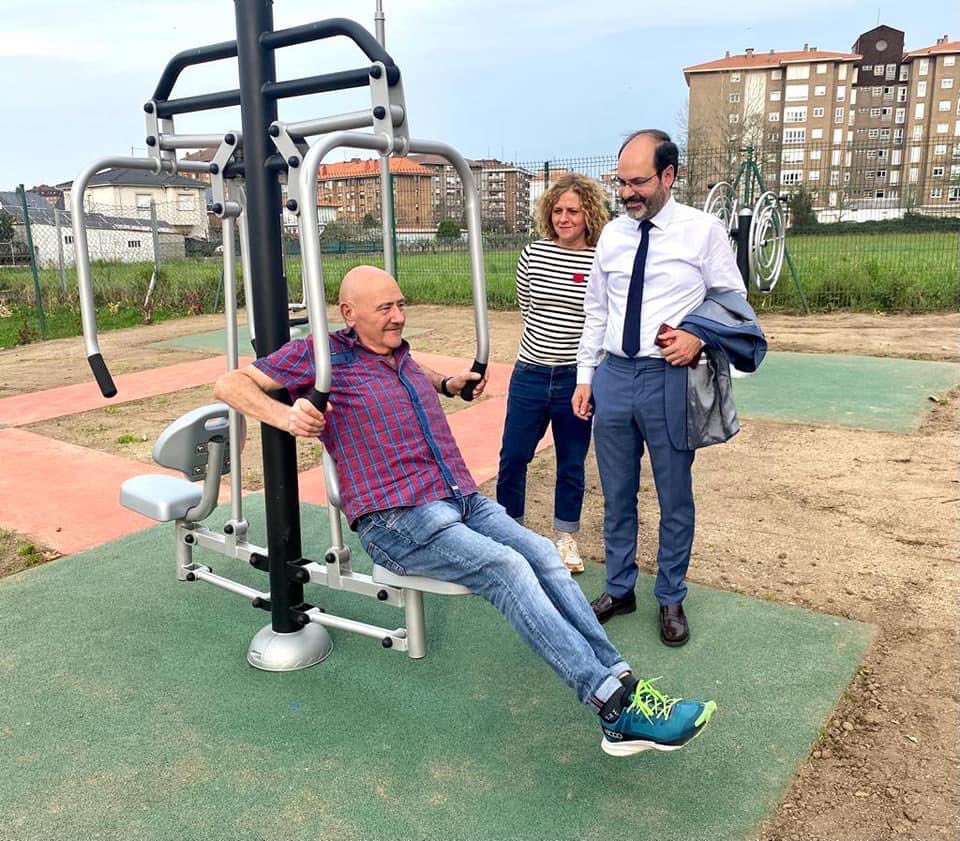 PSOETorrelavega's tweet photo. Cumplimos con #Campuzano.
Inauguramos un #parqueinfantil 🛝 y #biosaludable que servirá como punto de encuentro y reunión de l@s vecin@s.
@JoseLuisUrraca indica que el principal objetivo de #ParquesyJardines ha sido llevar a toda la ciudad espacios para disfrutar en familia https://t.co/TO71PT2H8m