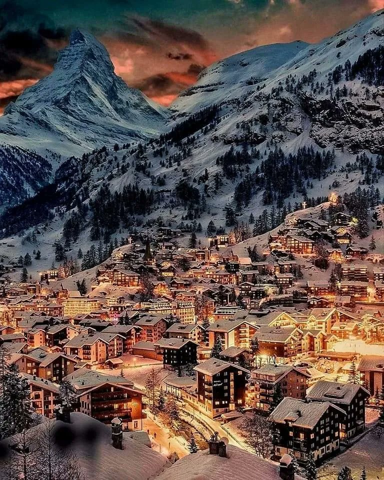 Winter in Zermatt, Switzerland⛰️ 🇨🇭 
#zermat #zermatt #swiss #swissalps #zermattswitzerland #materhorn #alps #matterhorn #alpyszwajcarskie #zermati #matterhornmountain #thealps #alpsee #szwajcaria #schwarzsee #alpsmountains #trekkingalps #alpsmountaineering #matterhornexpress