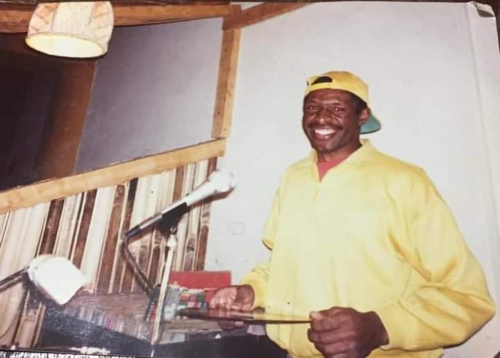 kabue_martin's tweet photo. #Tbt #ReggaeFamily 
Back in the days @KingLionSounds ..
Legends don't die Wana pumzika..
General Lefty Himself 👊👊
#itsKabue https://t.co/ENAizsUal9