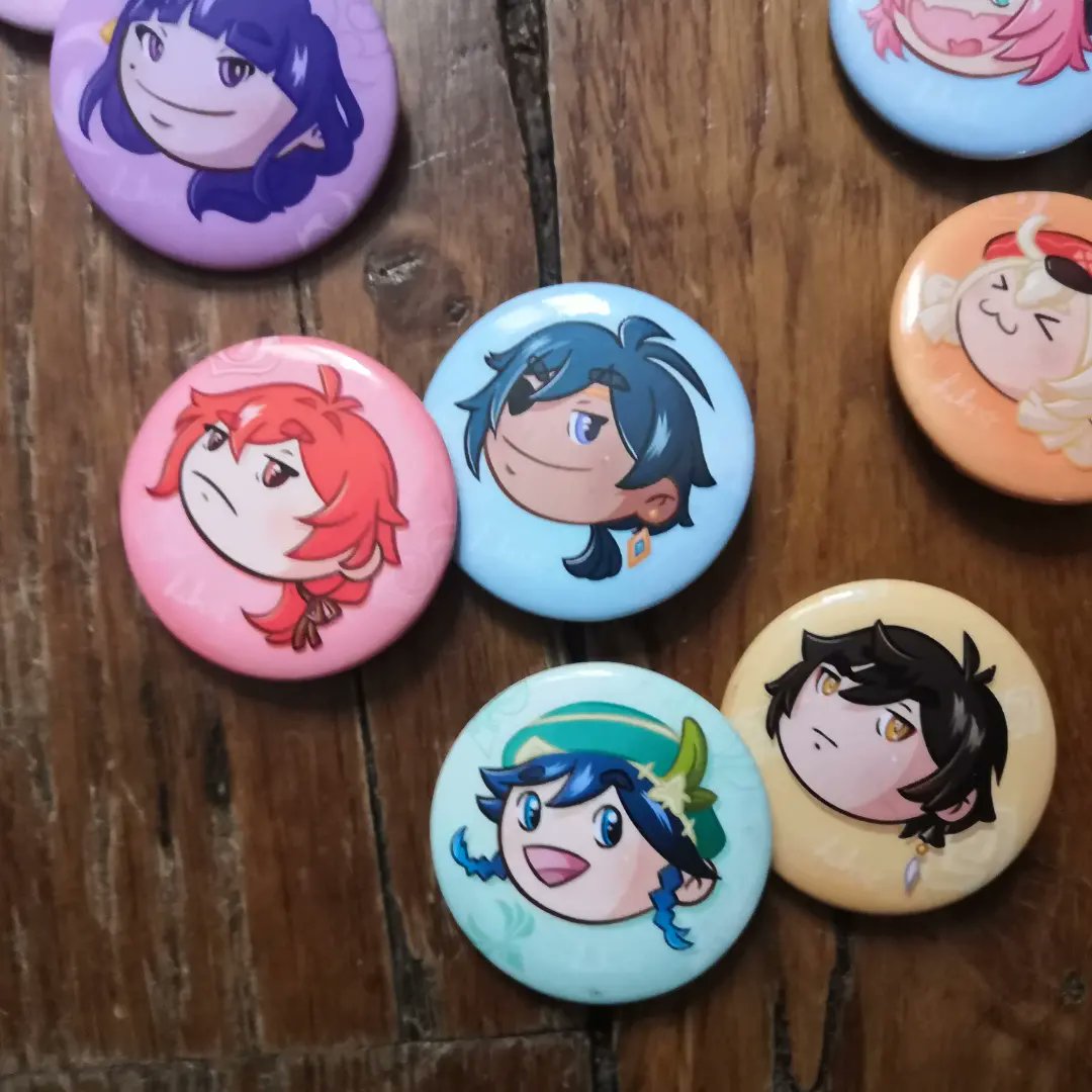 Hibi_'s tweet photo. #parismanga J-2 !
#minihead just arrived 😎
.
.
.
#hibi #genshinimpact #badge #zhongli #venti #raiden #yaemiko #diluc #kaeya #diona #klee #sayu #fanart #goodies #art #artist #ArtistOnTwitter https://t.co/sXa1gFECQ1