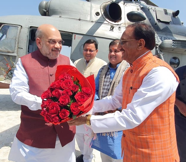 DrRPNishank's tweet photo. आज आदरणीय केंद्रीय गृह एवं सहकारिता मंत्री श्री @AmitShah जी का उत्तराखंड की धार्मिक नगरी हरिद्वार, आगमन पर हार्दिक स्वागत एवं अभिनन्दन किया। https://t.co/pyoA7sxAIU