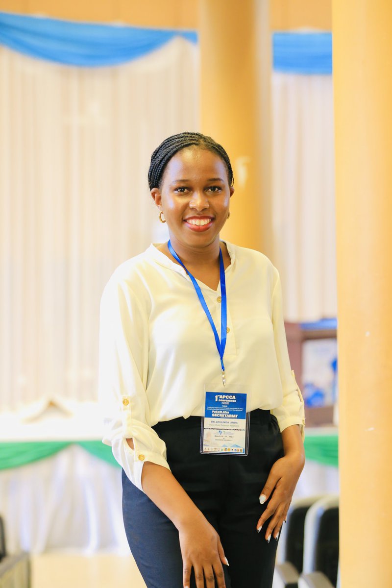 Linda_Atu's tweet photo. At the recently concluded #APCCA, Dr @akambugu ED of @IDIMakerere asked young healthcare professionals & students to pledge to do better than AI in providing standard patient care on the African continent.
I’m delighted to have been present to share my passion towards this cause. https://t.co/fC6NQmPJzq