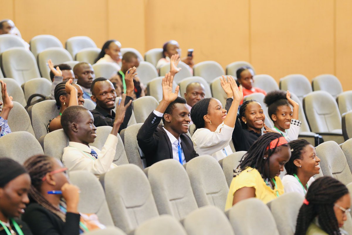 Linda_Atu's tweet photo. At the recently concluded #APCCA, Dr @akambugu ED of @IDIMakerere asked young healthcare professionals & students to pledge to do better than AI in providing standard patient care on the African continent.
I’m delighted to have been present to share my passion towards this cause. https://t.co/fC6NQmPJzq