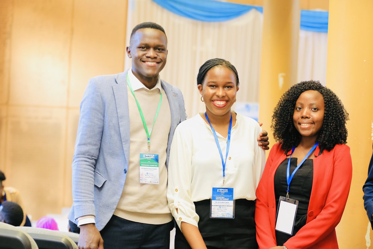 Linda_Atu's tweet photo. At the recently concluded #APCCA, Dr @akambugu ED of @IDIMakerere asked young healthcare professionals & students to pledge to do better than AI in providing standard patient care on the African continent.
I’m delighted to have been present to share my passion towards this cause. https://t.co/fC6NQmPJzq