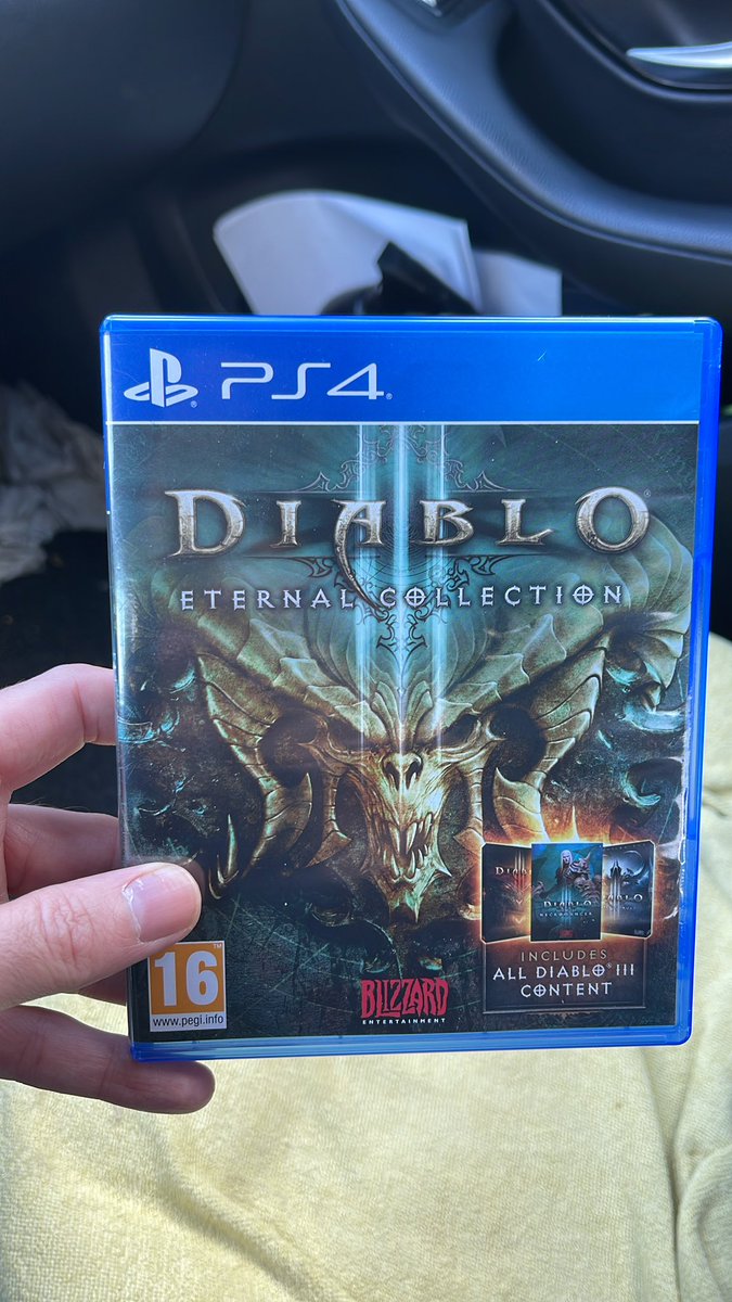 Que pasa gente! Ayer me hice 140kms para comprarme este juego por 10€ 🤣 Hoy le daremos caña con el Paladín a la Taza, mientras esperamos al Diablo IV! Os espero!!