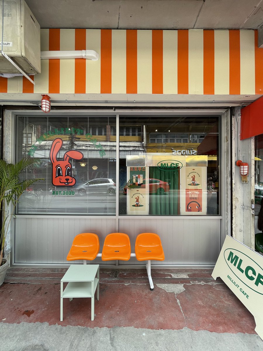 bakebossa's tweet photo. #millilitcafe 🧡✨🐰 

คาเฟ่เชียงใหมในถนนช้างม่อย น่ารักปุ๊กปิ๊ก ถ่ายรูปได้ทุกมุม ได้ sticker ฟรี 1 ชิ้นต่อการซื้อ 1 แก้ว ไวบ์ดี ใจฟูมาก มีตู้ถ่ายรูปในร้านด้วยนะ ได้โมเม้นไปอีกแบบ

ใครมีโอกาสไปเชียงใหม่ อย่าลืมปักคาเฟ่นี้ไว้ ถูกใจสุดๆ :-)

#คาเฟ่เชียงใหม่ #คาเฟ่สไตล์เกาหลี https://t.co/utVLaQLNIo