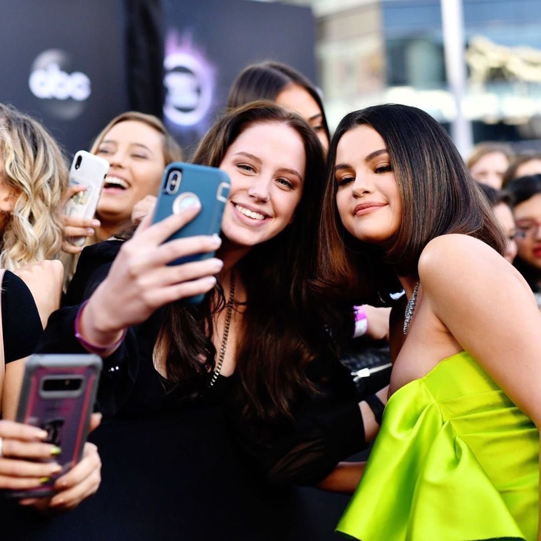 SelenaGFanFever's tweet photo. 24 Noviembre 2019
#SelenaGomez en los #AMAS2019 https://t.co/ea0eMcfmzx