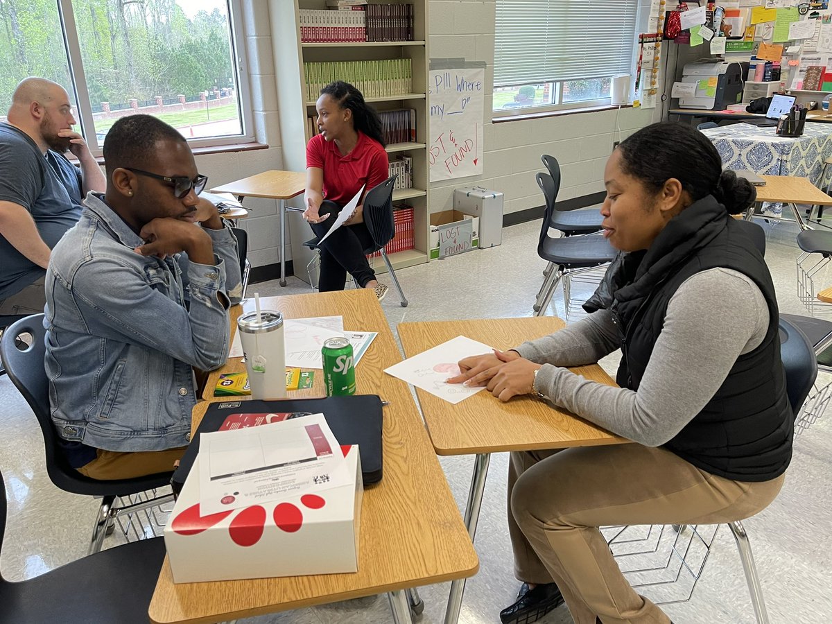 CassandraVJames's tweet image. Modeling/ Perfect Practice (PLC in Classroom Mode) - The American Lit participates in a Book Cover Summarizing Activity (RL2) before diving into writing their alternative endings to The Story of an Hour (W3). We certainly had some colorful endings! #bigrock2 #tier1instruction