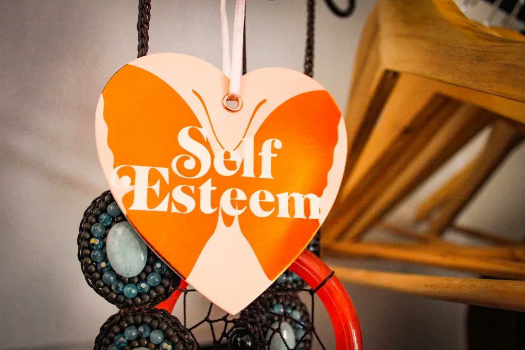 bengragon's tweet image. Experimenting with tones, hues, moods, feelings. 🧡🖤

#dslr #randomshots #vintagestyle