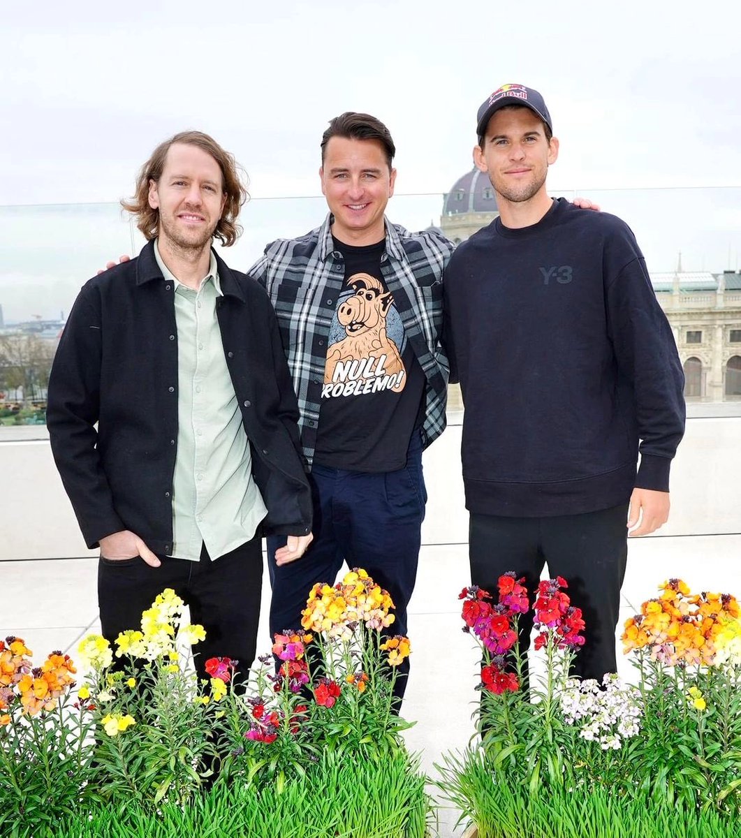 ocsebvettel's tweet photo. Seb with Andreas Gabalier and Dominic Thiem along with other guests at the #BioBienenapfel event today in Vienna βΊοΈ
#vettel #SV5 #Seb5 #beeahero https://t.co/t9sehIoJwu