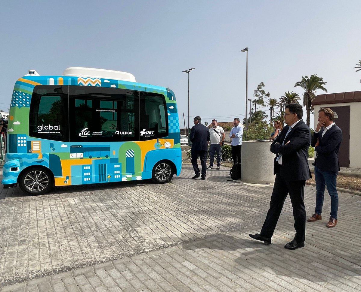 mapdelpino's tweet photo. Gran Canaria es movilidad, es digitalización, es modernidad. Hemos presentado la guagua autónoma (sin conductor) que circulará en el Campus de Tafira de @ULPGC.
La #AUTGC trabaja junto a @DGTes para estudiar y promover el futuro de la conducción autónoma en nuestras carreteras. https://t.co/IzjumW4P4n