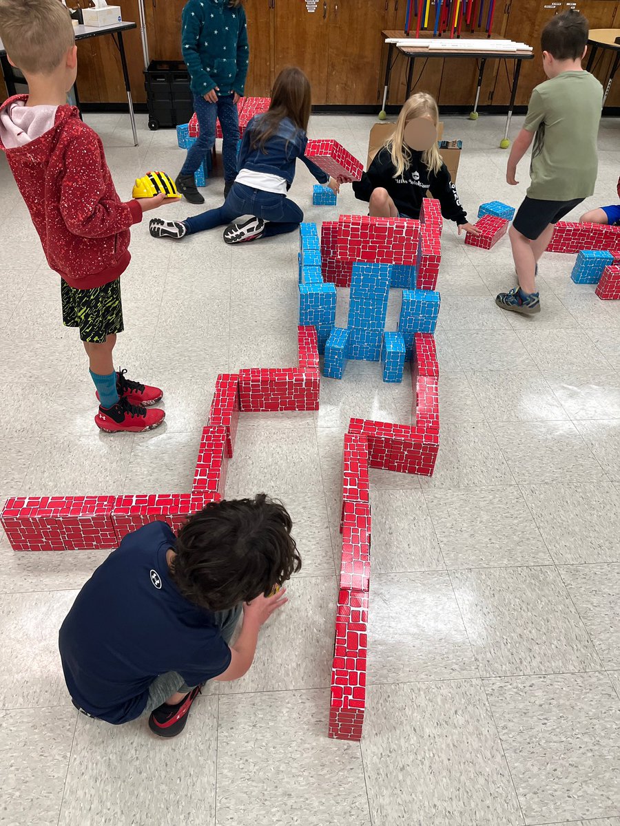 kcollazo's tweet image. 1st grade #STEM challenge: Build a small town and program your #BeeBot to navigate the roads.
1st grader: “Look, Mrs. C we have an ancient ruin in our town!”😳🤯