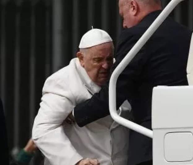 Papa Francesco ricoverato al Policlinico Gemelli

Sappiamo che la preghiera tutto ottiene, tutto risolve e per questo ci stringiamo a Francesco intercedendo perchè questa difficoltà sia superata.
I nostri bambini dicano un’Ave Maria alla “Salus Populi Romani” per <a href="/Pontifex_it/">Papa Leone XIV</a>