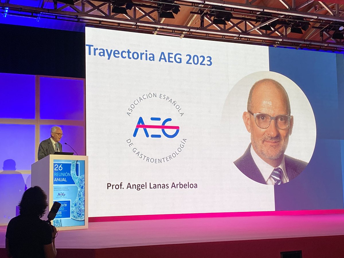 aegastro's tweet photo. El profesor Quintero nos presenta la trayectoria de Ángel Lanas. Dos mitos de @aegastro con un camino paralelo. #AEG2023 https://t.co/wgT0WECMle