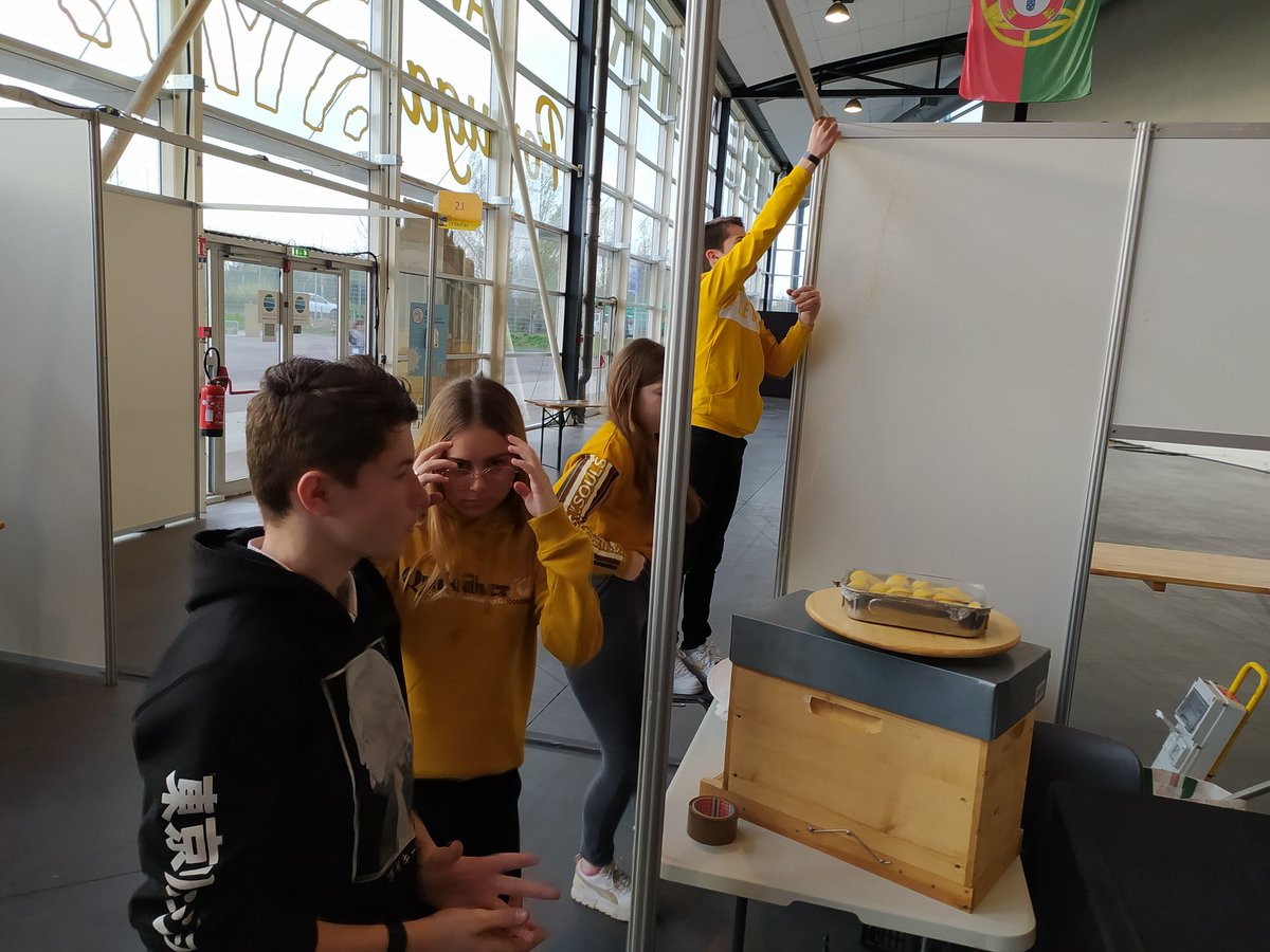 27Techno's tweet photo. C'est parti pour la foire de Rouen !!! @bzz_candle @EPANormandie @CollegeEurope27 https://t.co/hNMDSREIVO