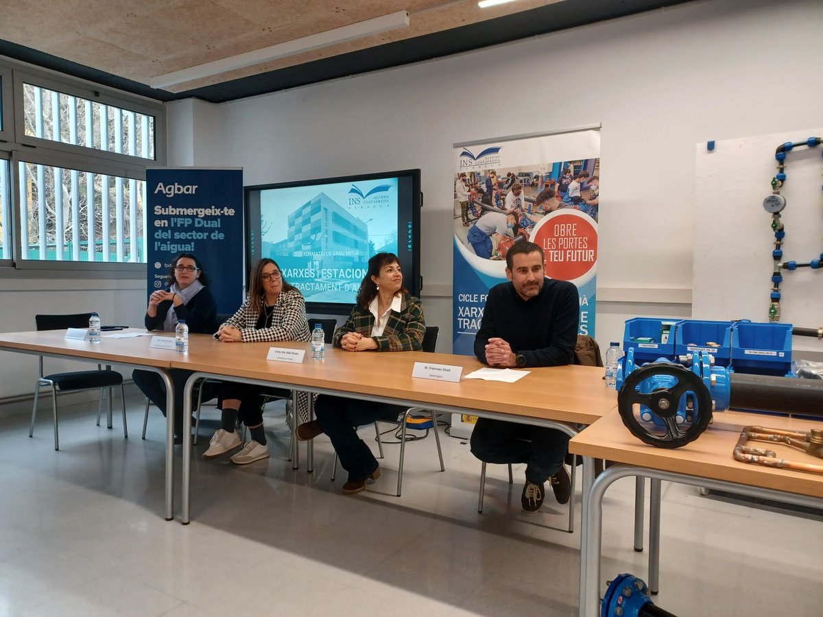 🤝 A #Tàrrega refermem l'aliança amb l'<a href="/INS_Costafreda/">INS Alfons Costafreda</a> per impulsar l'#FPDual.

💧 Presentem a l'alumnat de l'Institut el grau mitjà d'#FPDual en xarxes i estacions de tractament d'aigües.