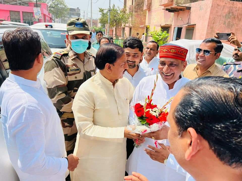 tejpalnagarMLA's tweet photo. आज मिहिर भोज इंटर कॉलेज में दादरी की प्रथम पब्लिक लाइब्रेरी का लोकापर्ण / उद्धघाटन गौतमबुद्ध नगर के लोकप्रिय सांसद डॉक्टर महेश शर्मा जी, पूर्व मंत्री (उत्तरप्रदेश सरकार) एवं विधान परिषद सदस्य श्री नरेंद्र भाटी जी, विधान परिषद सदस्य श्री श्रीचंद शर्मा जी https://t.co/fDxIO5s1c1