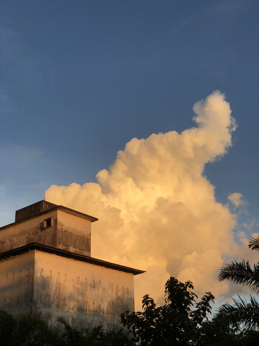 sliceofprecious's tweet photo. ⛅️ https://t.co/t6HytU7BsG