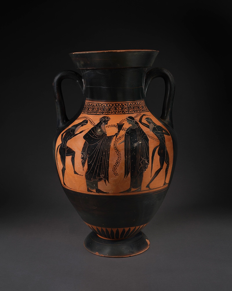 AshmoleanMuseum's tweet image. Ariadne is arguably an unsung heroine in the myth of Theseus and the Minotaur. In most versions of the myth, Ariadne gives Theseus a ball of thread, often said to be red, to help him retrace his steps &amp;amp; escape the Labyrinth. Learn more: ashmolean.org/shout-out-for-… #LabyrinthAshmolean