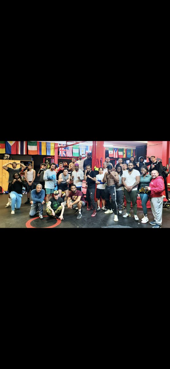 Boxingology's tweet image. Team Boxingology #boxingteam #boxingtime #boxingology