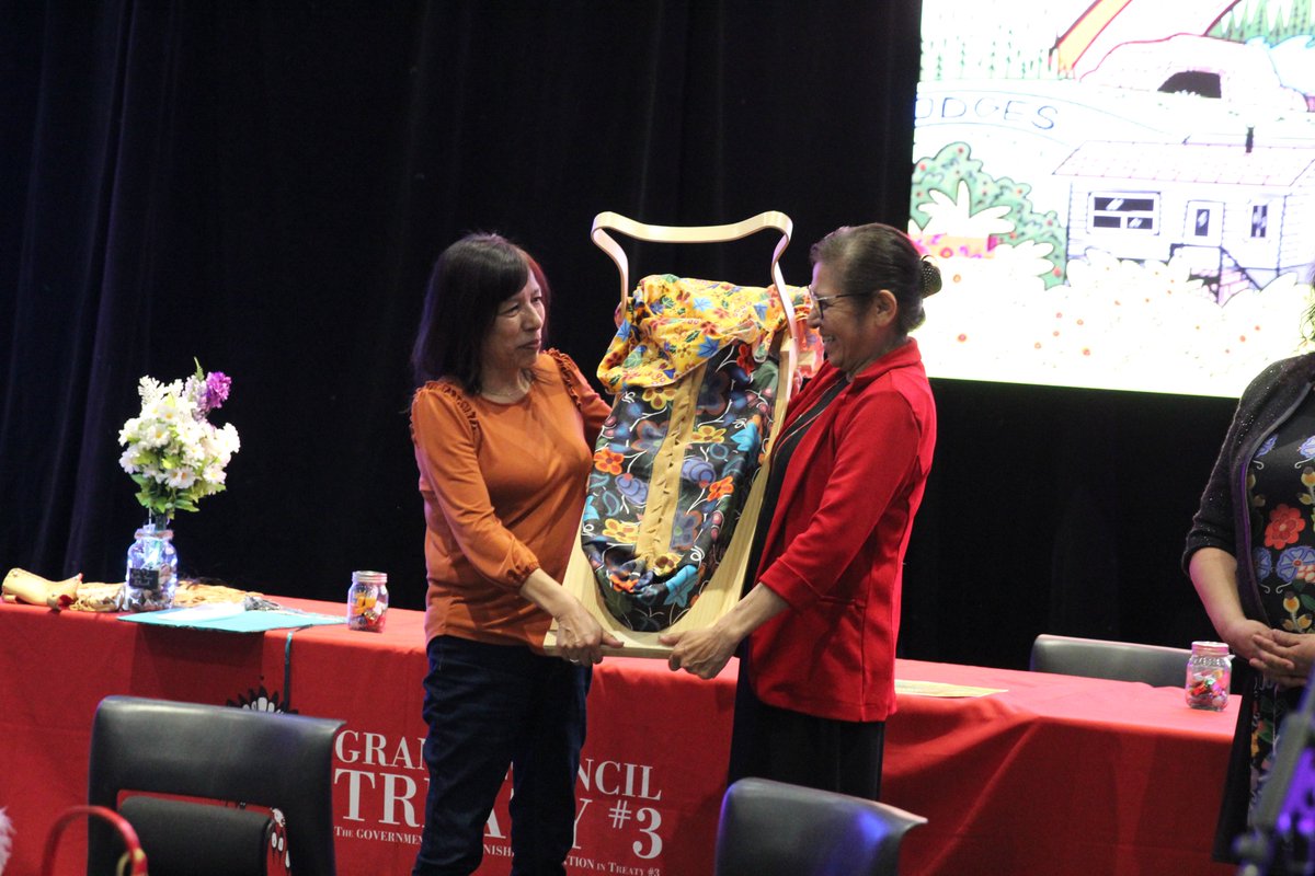 GrandCouncilT3's tweet photo. Transitioning from working on housing strategy to health transformation with a relaxing and entertaining evening.

Honouring Elaine Ross, Treaty #3 first certified traditional midwife and her work to bring birthing back home to communities. https://t.co/UXZnrvKNhs