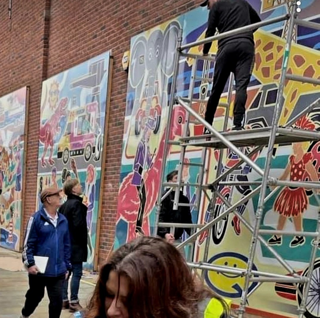 BarrowMemories's tweet photo. Newly painted murals in the town centre of Barrow in Furness depicting the towns history  fabulous they include the Speedway Days 
@Stephen78857051 @retrospeedway @NWEMlive @CumbriaCrack @38wcr @bbccumbriasport https://t.co/TV5etbZPmh