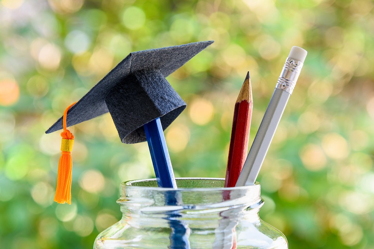 📣Job Alert 📣 Centre for Environment, Economy &amp; Energy 🌱🔋at the <a href="/Brussels_School/">Brussels School of Governance (BSoG)</a> is hiring a full-time doctoral researcher to explore the #EU's #GreenDeal
⏰Apply by April 30th. 
All info 👉greendealnet.eu/node/243
#PhD #vacancy