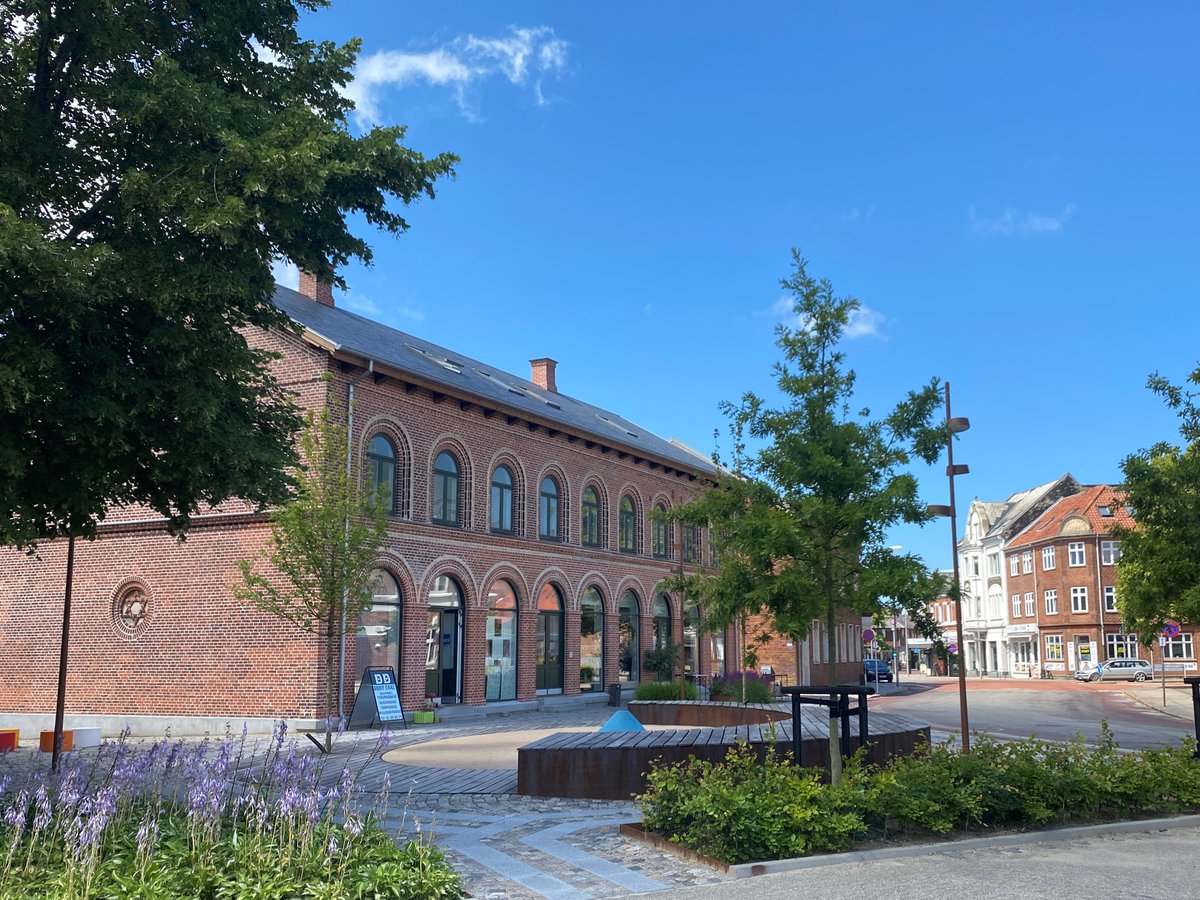 De første navneforslag er allerede rullet ind. 

Men måske har du også et godt bud på, hvad denne plads i Bramming skal hedde?

Bud skal gå til: esbjerg.dk/planer-projekt…