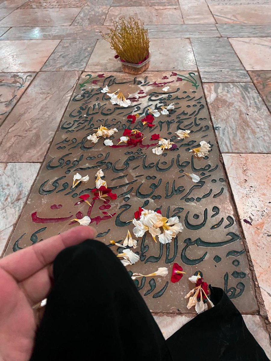 ruh_hhh's tweet photo. بسّمِ الشّهيّدِ يُجَعّلُ منّ أَرواحِنّا 
كُلِ شّيءٍ حيّـــــــاً ثَوريّـــاً 🩵❗: https://t.co/8KPC3PaiS3