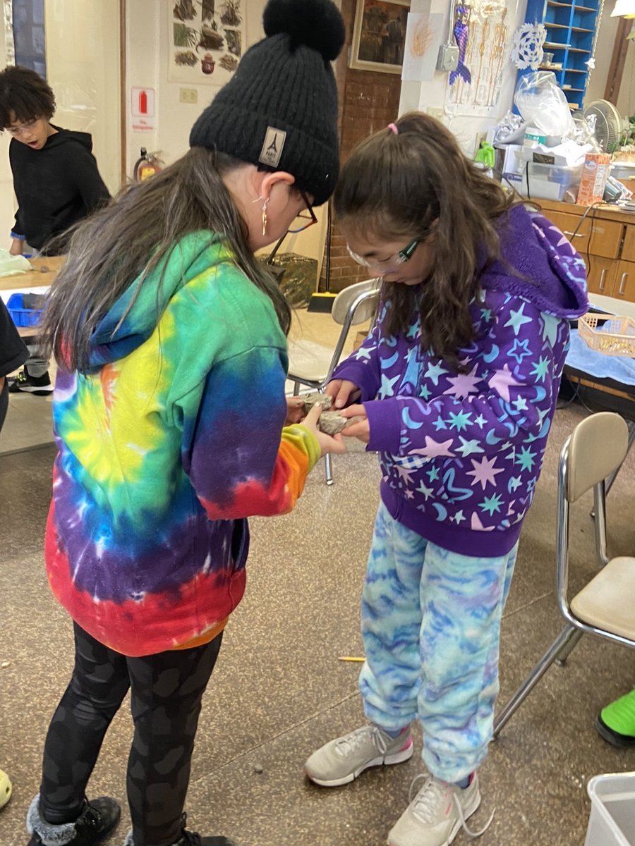 CFStweets's tweet image. 3rd and 4th-grade students are seen here in science breaking open rocks. Students were opening rocks to search for characteristics of known minerals.

#CFSscience #CFSgrams #CFS3rdand4thgrade #projectbasedlearning #quakereducation #scientificmethod #safetygear #hammertime