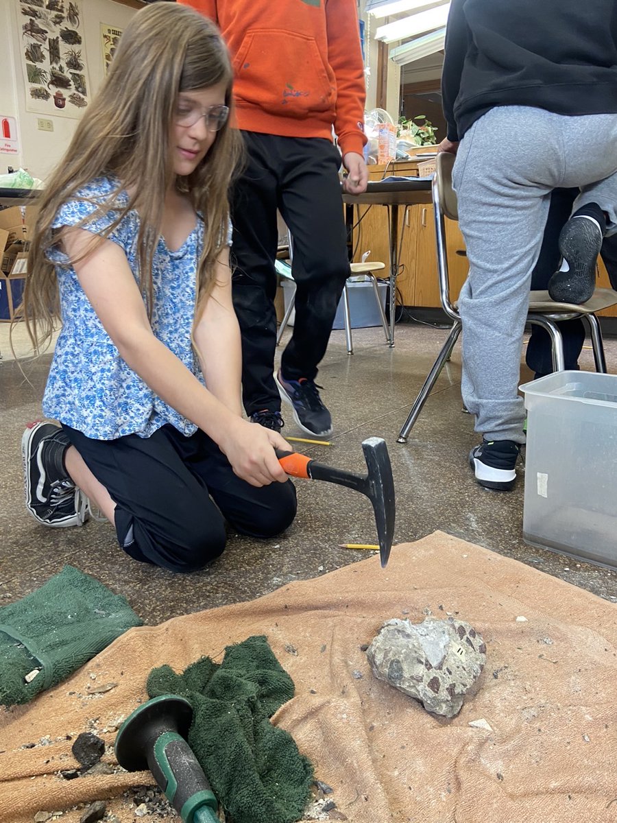 CFStweets's tweet image. 3rd and 4th-grade students are seen here in science breaking open rocks. Students were opening rocks to search for characteristics of known minerals.

#CFSscience #CFSgrams #CFS3rdand4thgrade #projectbasedlearning #quakereducation #scientificmethod #safetygear #hammertime