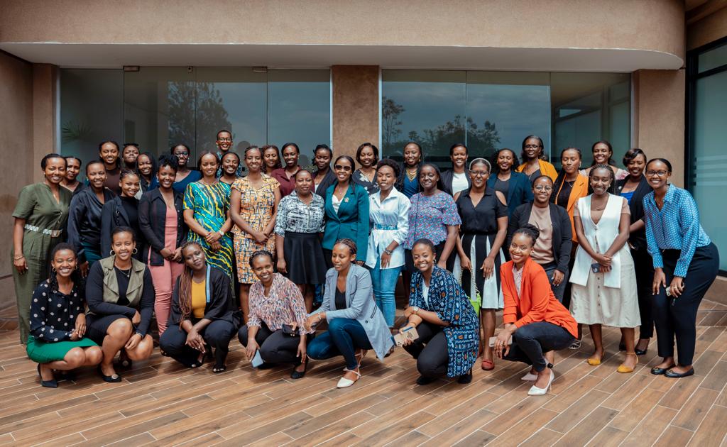 As we close off the month of March, Hon. Minister @MusoniPaula, alongside other amazing women in our community, had an Interactive breakfast with young professionals & entrepreneurs and discussed how to achieve impact in their respective fields. 
#liftherup
#UmugoreKuRuhembe