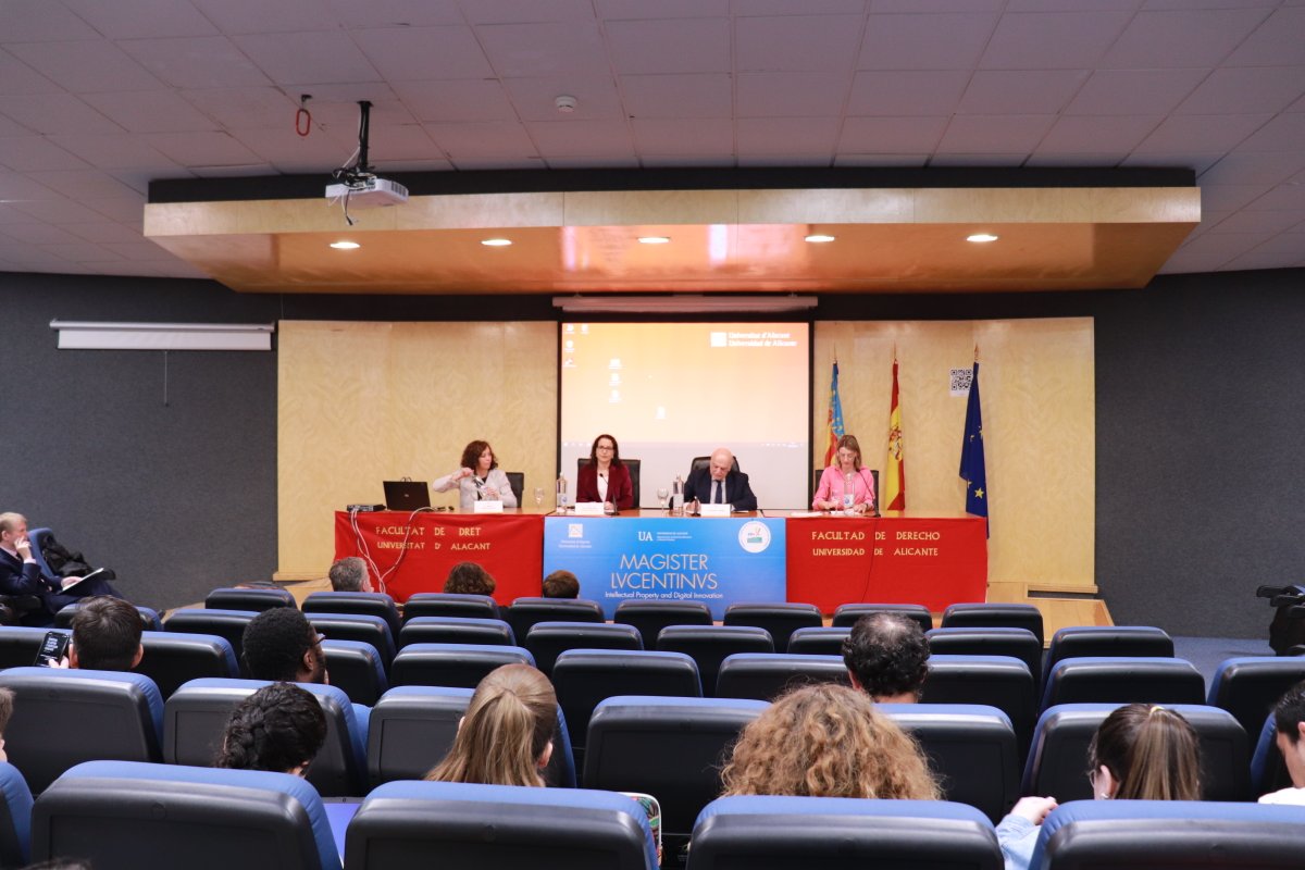ICALI_ColegAbog's tweet photo. El decano del #ICALI, Fernando Candela Martínez, ha participado esta mañana en la inauguración de las III Jornadas Internacionales de Piratería Digital, impulsadas por @Derecho_UA @MLvcentinvs https://t.co/gELgbWh5Ry