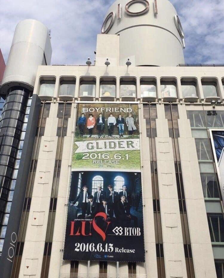 foreverlov2btob's tweet photo. 녀러분.. 너의 이름에 비투비 포스터가 출연했다는 사실을 아십니까악
요즘 스즈메가 핫하니까 (?) https://t.co/yHPnZoHjQy