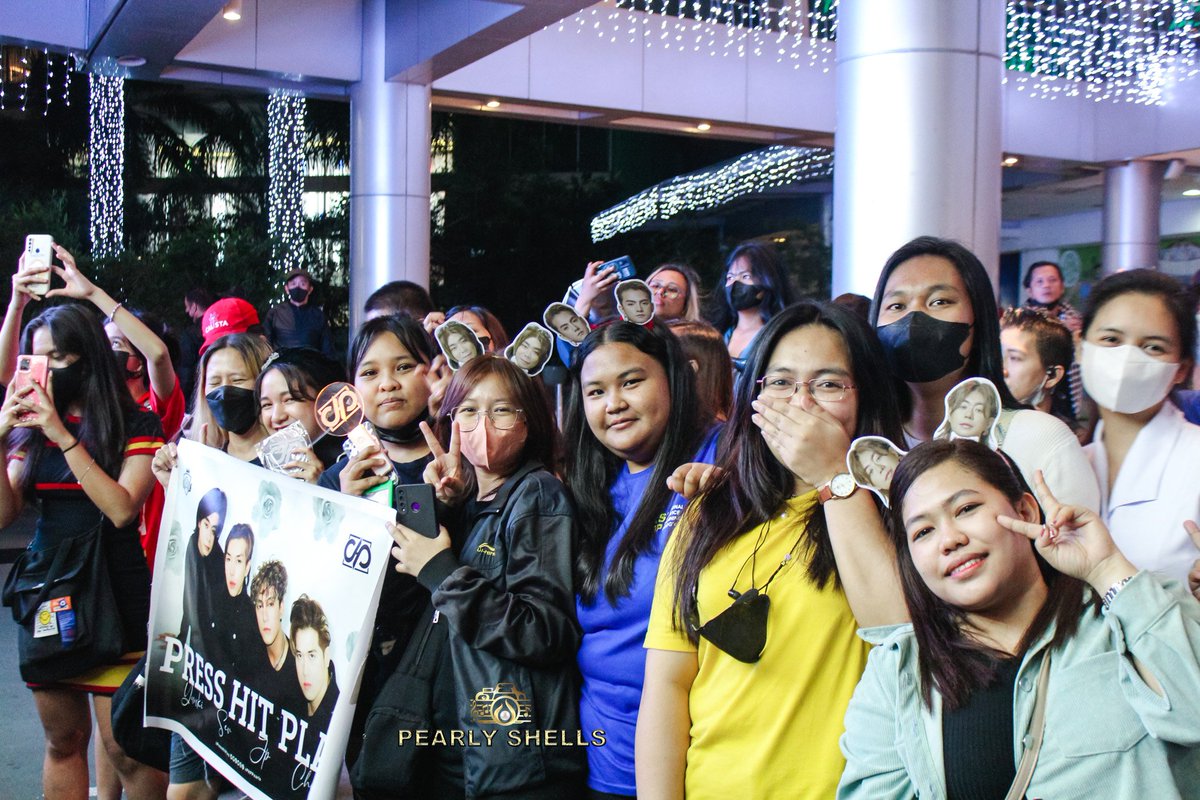 PearlyShellsPH's tweet image. 032723 | PRESS HIT PLAY at WISHBUS ROADSHOW

@PHPPearls  

PHP WISH PERFORMANCE
#PHPonWishBus
#Press_Hit_Play 
@PressHitPlay @wish1075