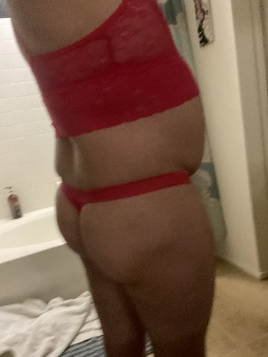 Arkohn's tweet photo. What I wore this week to work under my clothes.  Makes me feel confidant and sexy. https://t.co/jLSiC2yh2I