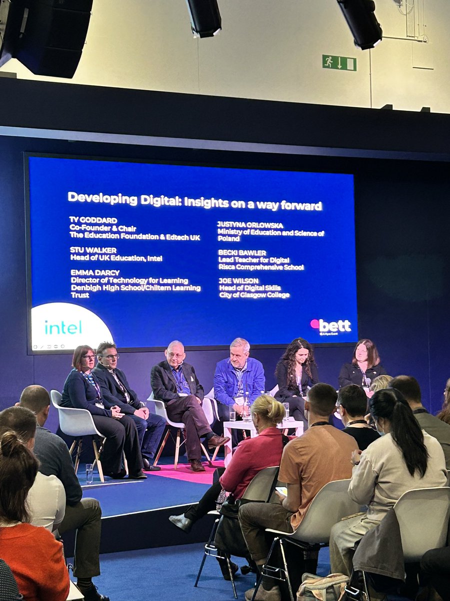 Here she is, doing her thing!!! @BeckiBawler 🏴󠁧󠁢󠁷󠁬󠁳󠁿💻