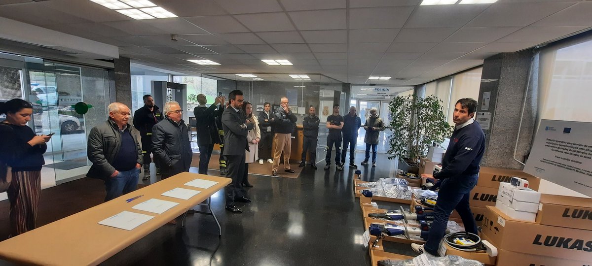 OVoluntariadoPCOurense (@ovoluntariadoou) on Twitter photo Esta mañá tivo lugar en #Santiago o acto de entrega de dous equipos de excarceración, para o GES do <a href="/concello_muinos/">Concello de Muíños</a> e os Bombeiros da <a href="/Mancomunidade/">Terra de Celanova</a> que se une ao material entregado pola @XuntaVice a través da #AXEGA a provincia de #Ourense nos últimos anos
Parabéns
👌🚒 Esta mañá tivo lugar en #Santiago o acto de entrega de dous equipos de excarceración, para o GES do <a href="/concello_muinos/">Concello de Muíños</a> e os Bombeiros da <a href="/Mancomunidade/">Terra de Celanova</a> que se une ao material entregado pola @XuntaVice a través da #AXEGA a provincia de #Ourense nos últimos anos
Parabéns
👌🚒