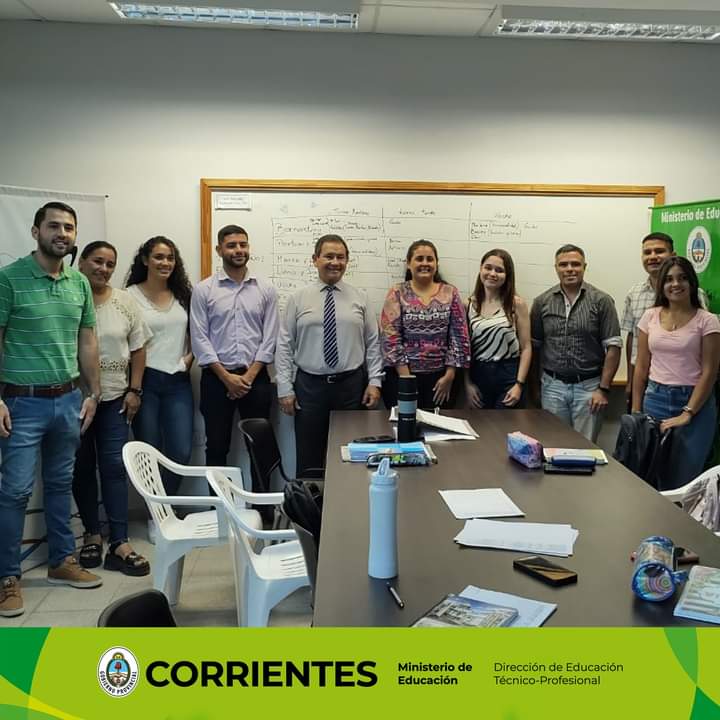 mieducacionctes's tweet photo. Desde la Dirección de #ETP se llevó a cabo una mesa de trabajo encabezado por el Director Ángel Horacio Martínez y la Coordinadora de la Estrategia #FinEsTec de la Provincia, Prof. Nahir Domleo con los tutores de FinEsTec y Fortalecimiento de las Trayectorias, de manera https://t.co/NfftxEbK6u