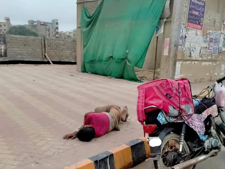 Uroojsayyami's tweet photo. Just an opinion, dont give bheek at signals. When you order something from Food Panda or any other place, give a good amount of tip to the rider. They are the safaid posh you are looking for, who wouldnt ask for anything but are working day and night to earn halal. 

Spend your sadqa, wisely!
