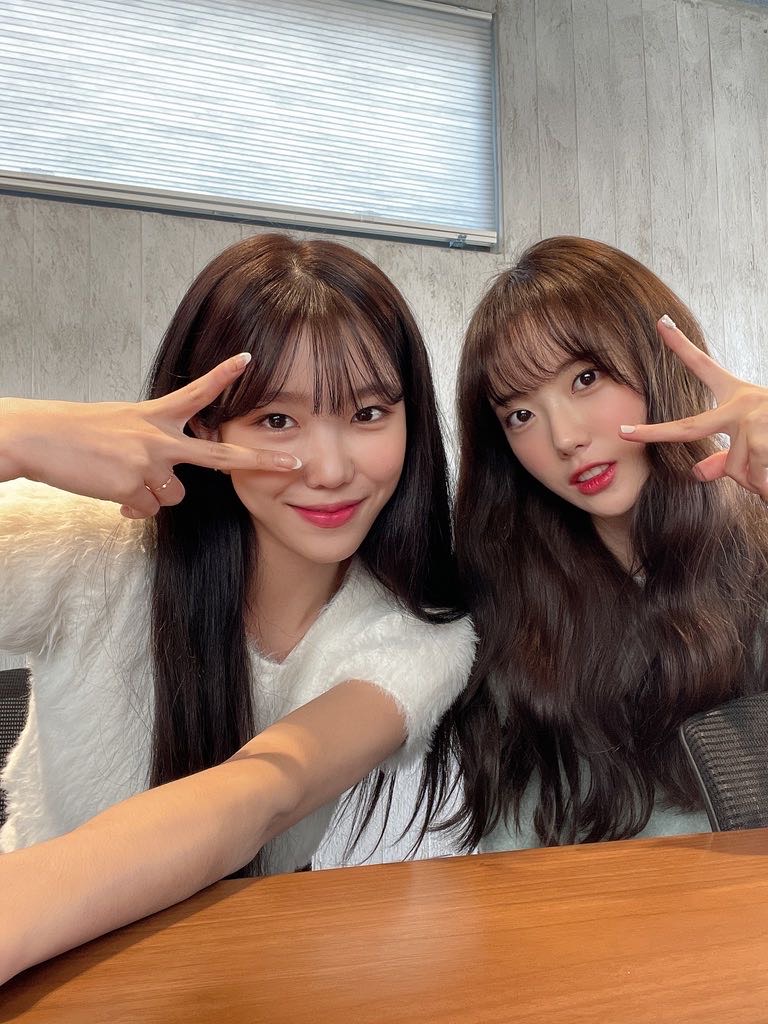iceamericano_08's tweet photo. Live Jenga #Luda and #Dawon selfie https://t.co/NGvrVLD4Nz
